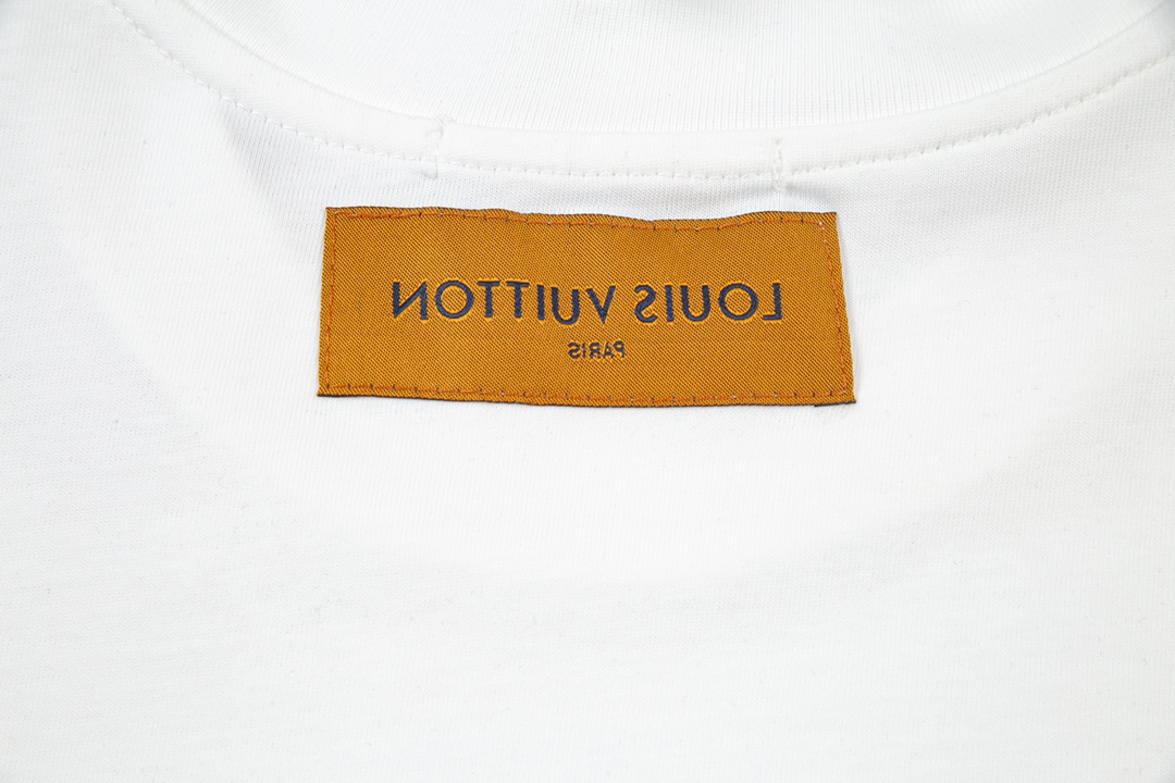 LV clothing-133