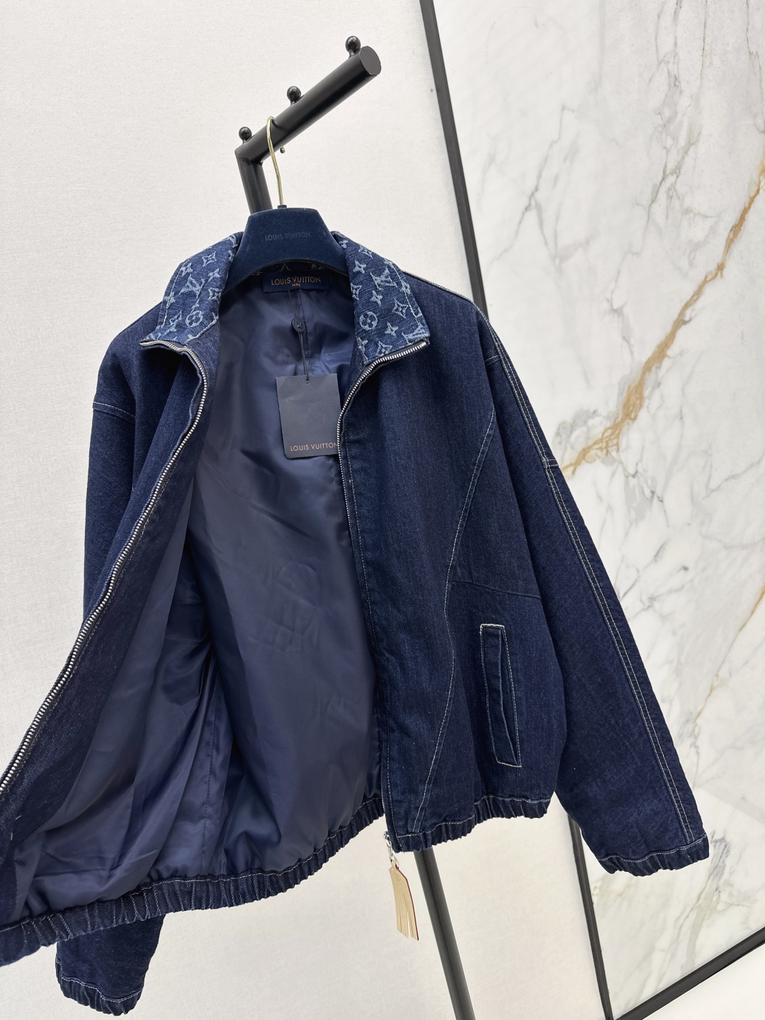 LV Clothing-321