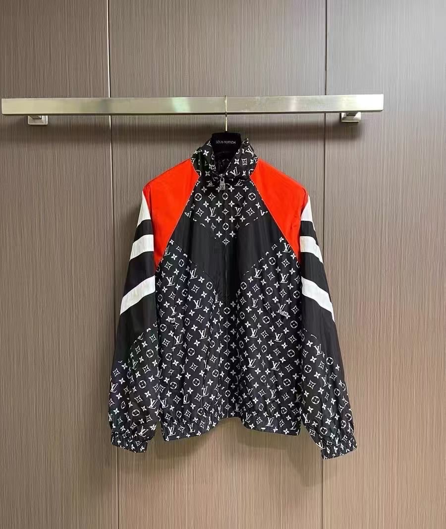 Gucci Clothing-332