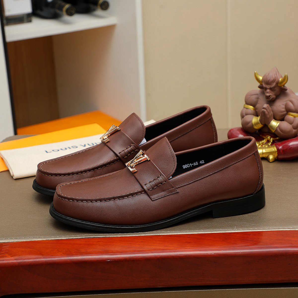 LV men's leather shoes-71