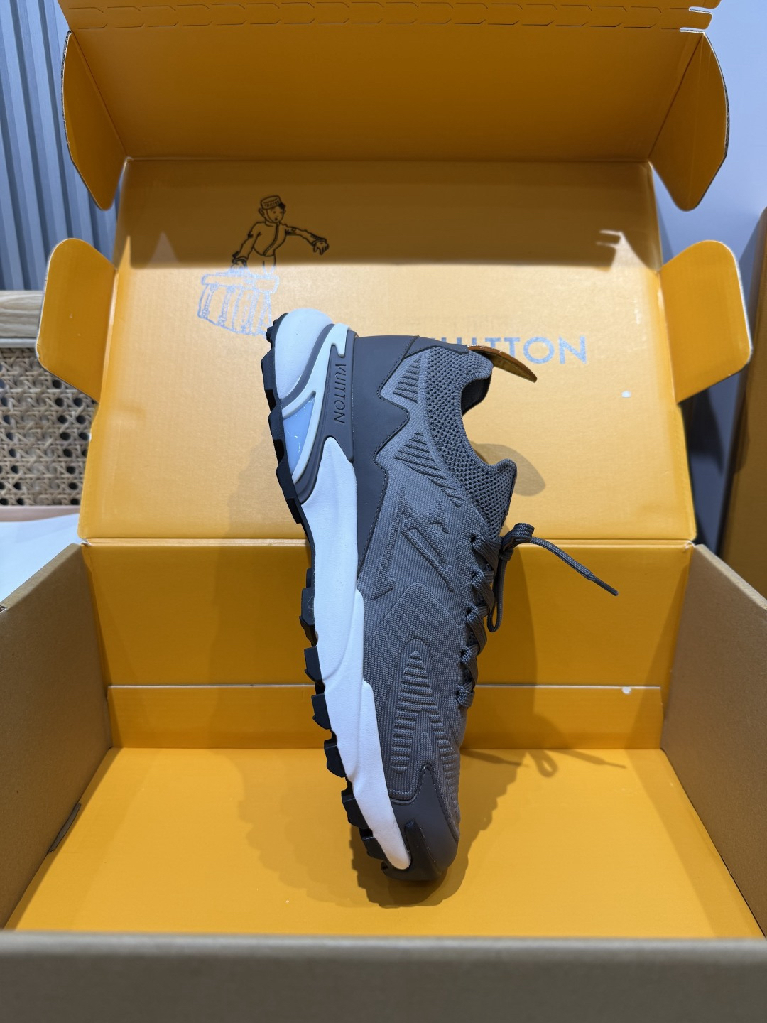 Lv Sneakers-181