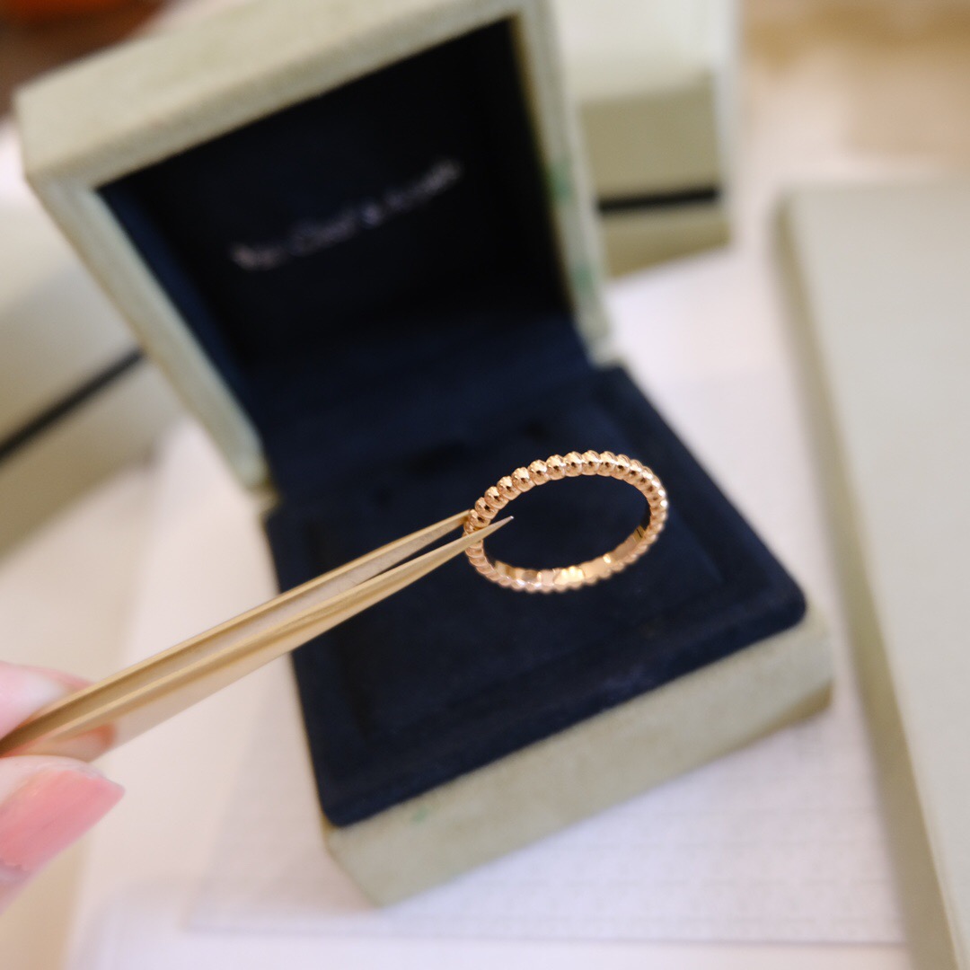 Van Cleef & Arpels ring-79