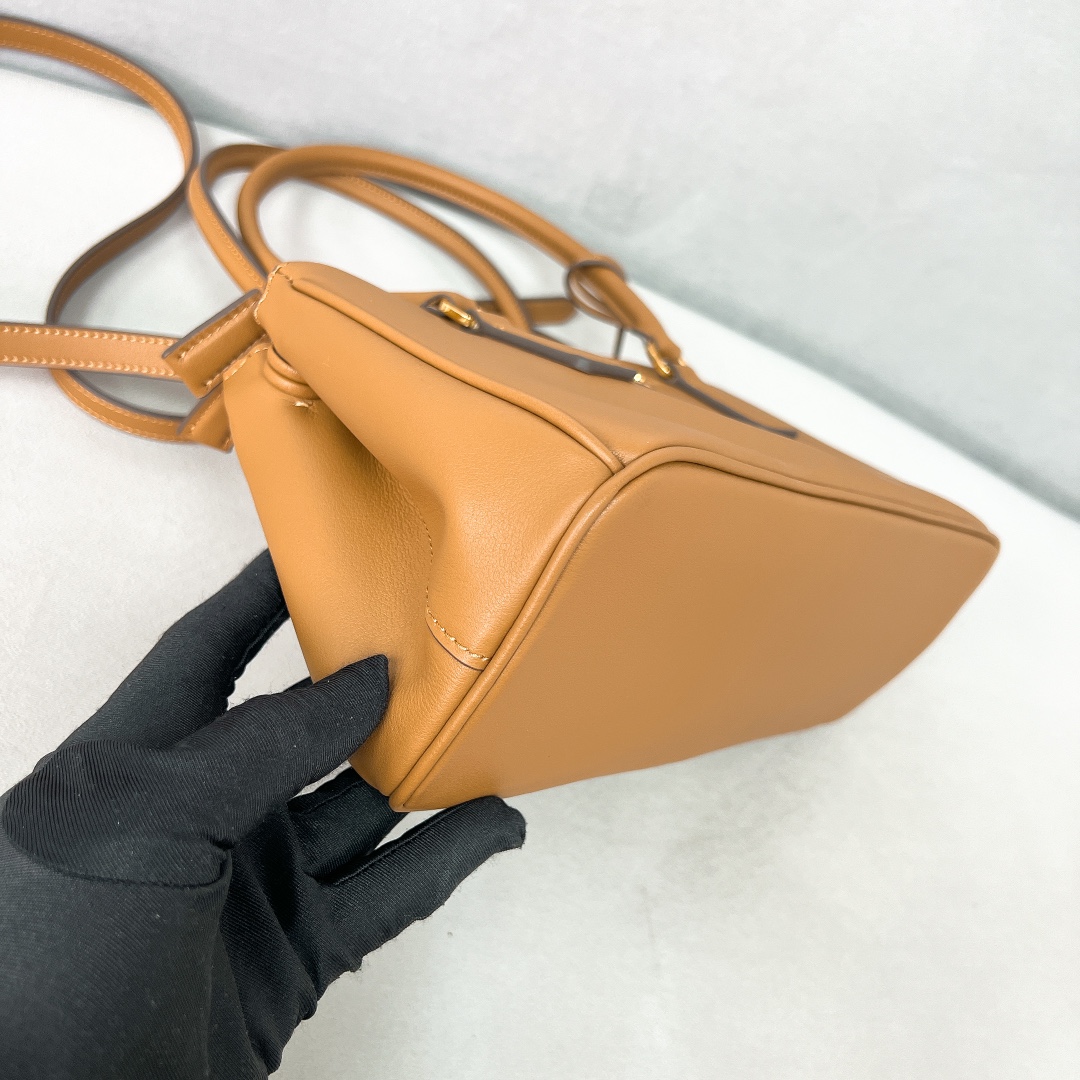 Prada bag-4