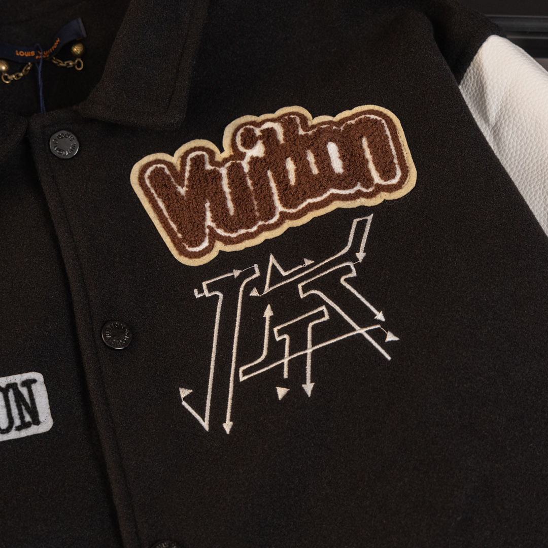 LV Clothing-315