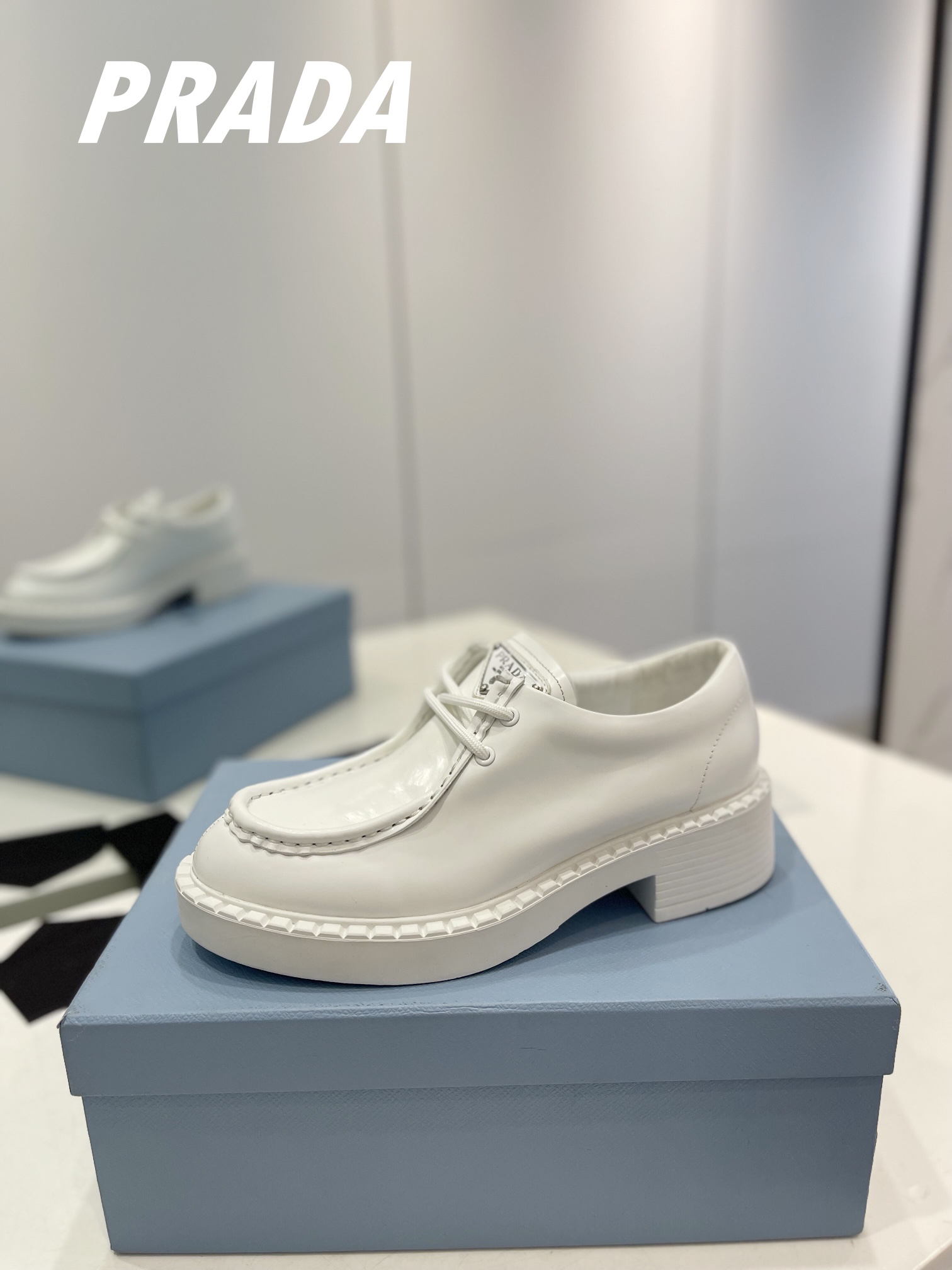 Prada women's leather shoes-3