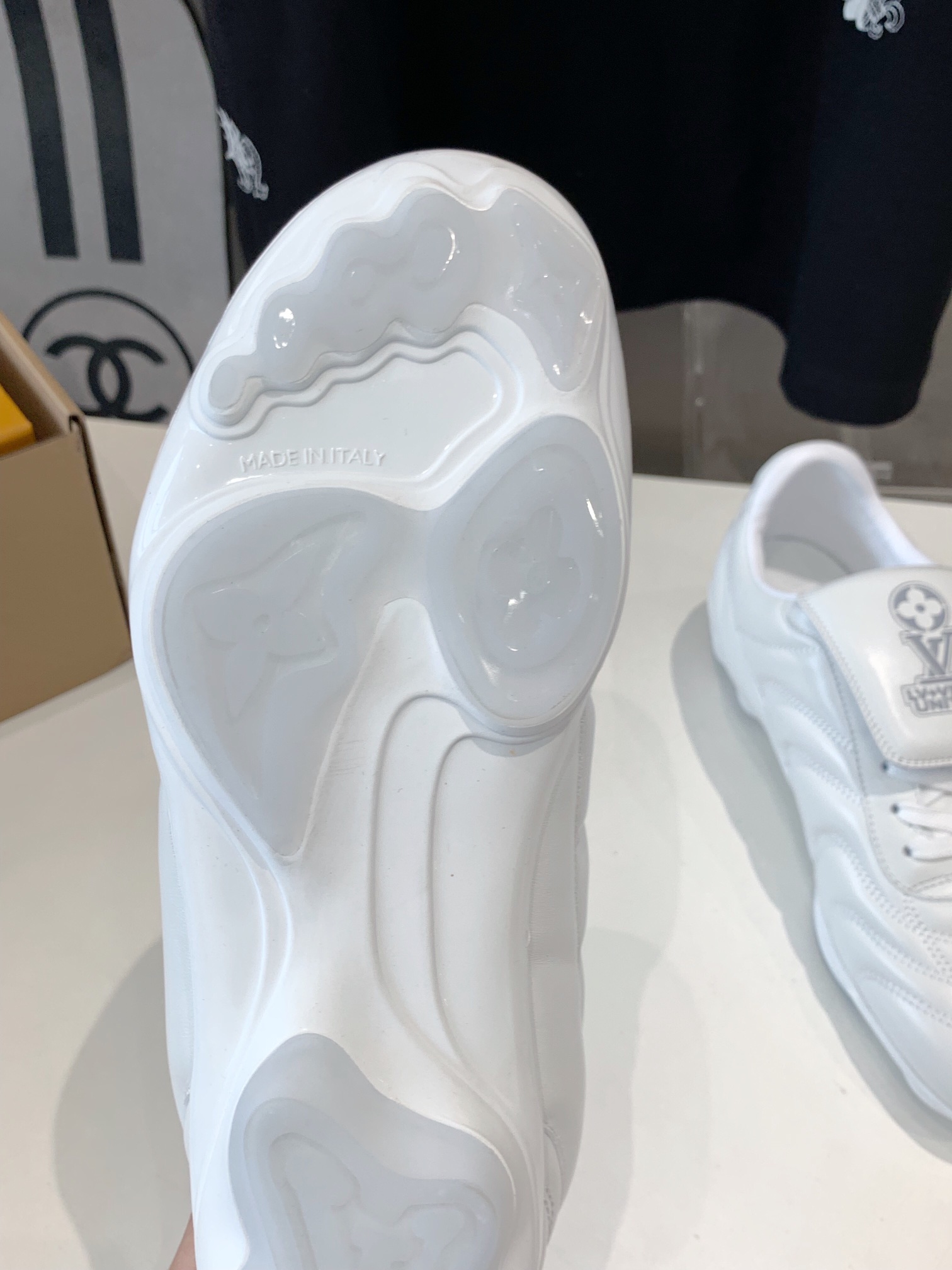 Lv Sneakers-242