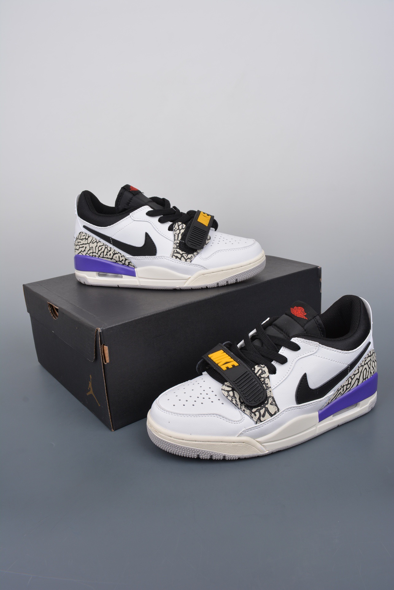 Nike Sneakers-326