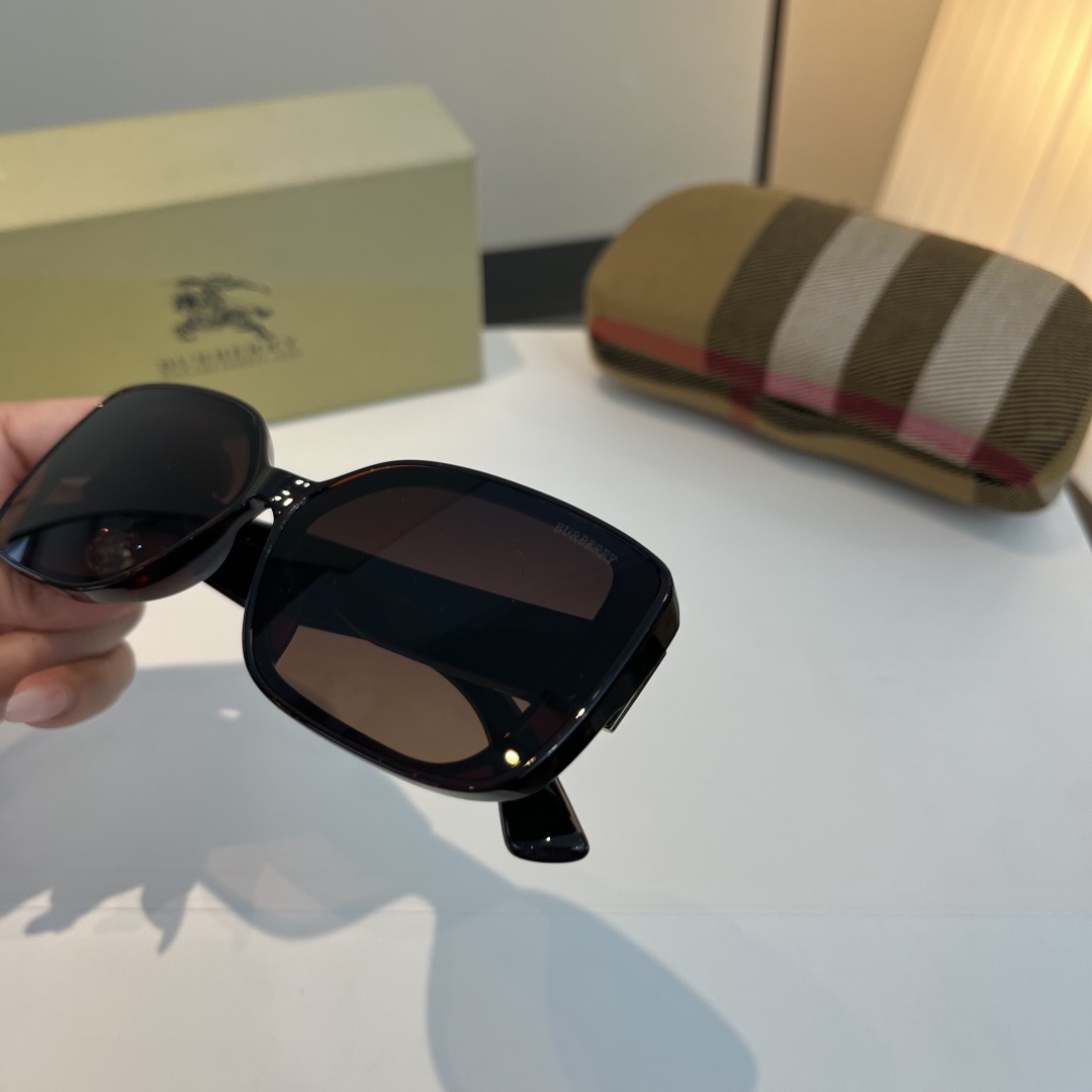 Burberry glasses-12