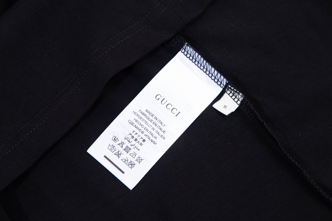Gucci clothing-56