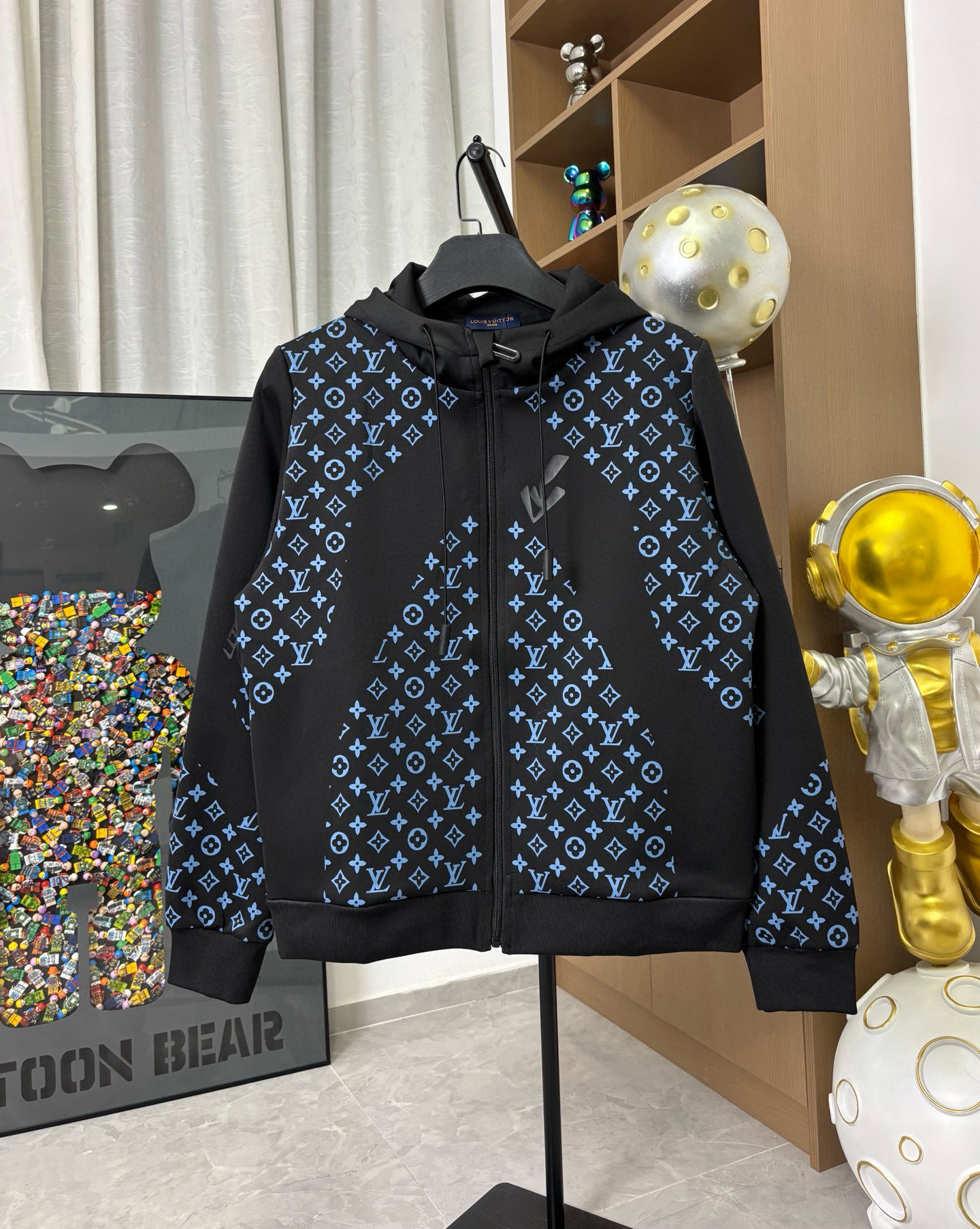 LV Clothing-305