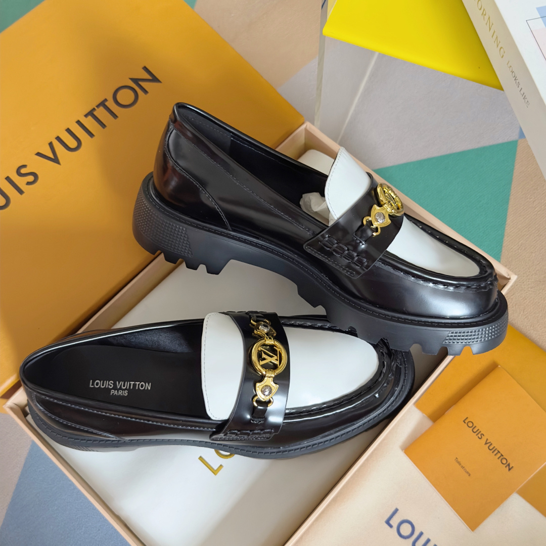 LV women's leather shoes-18