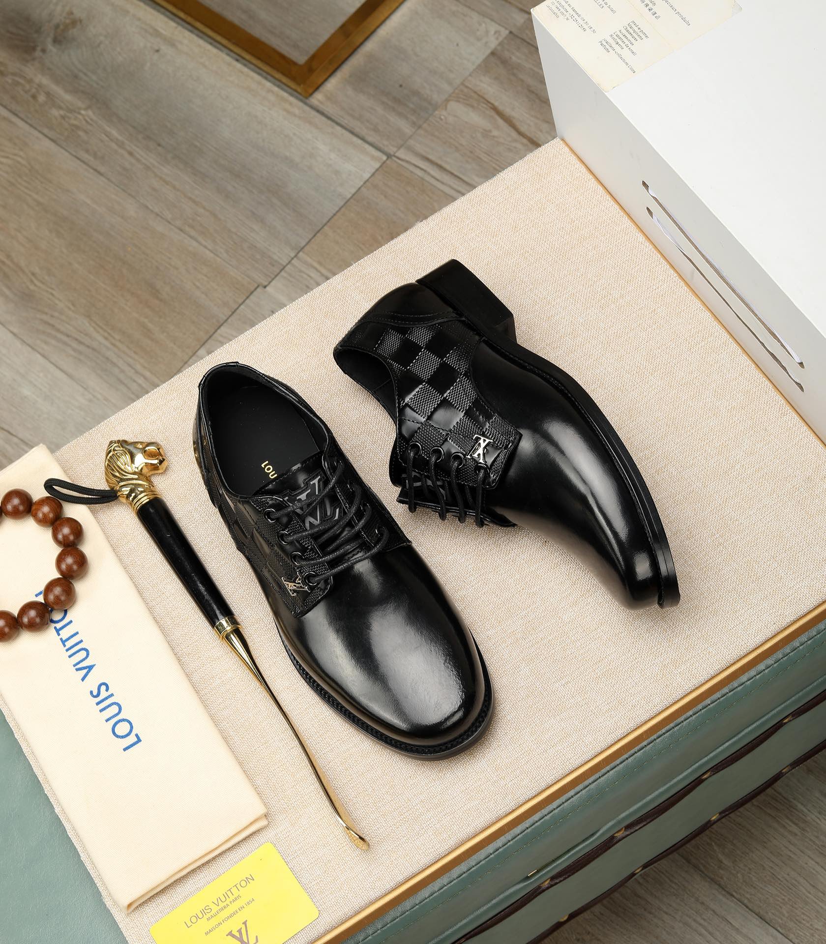 LV men's leather shoes-26