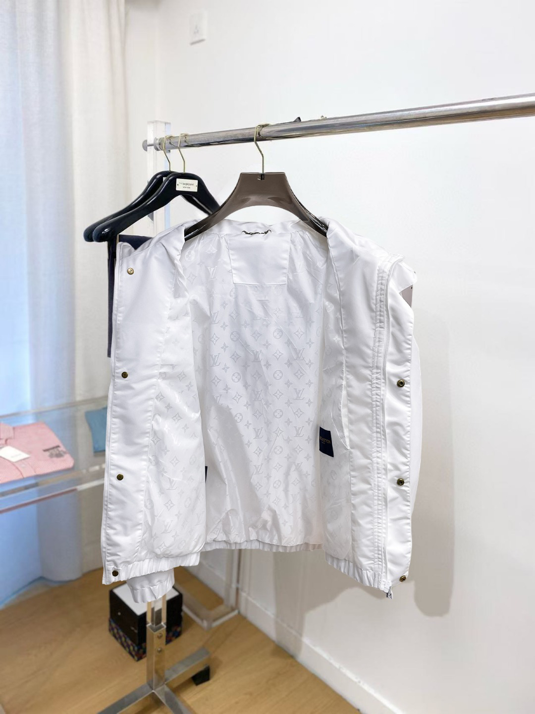 LV Clothing-287