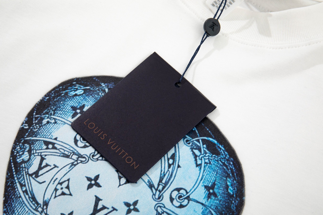 LV clothing-258