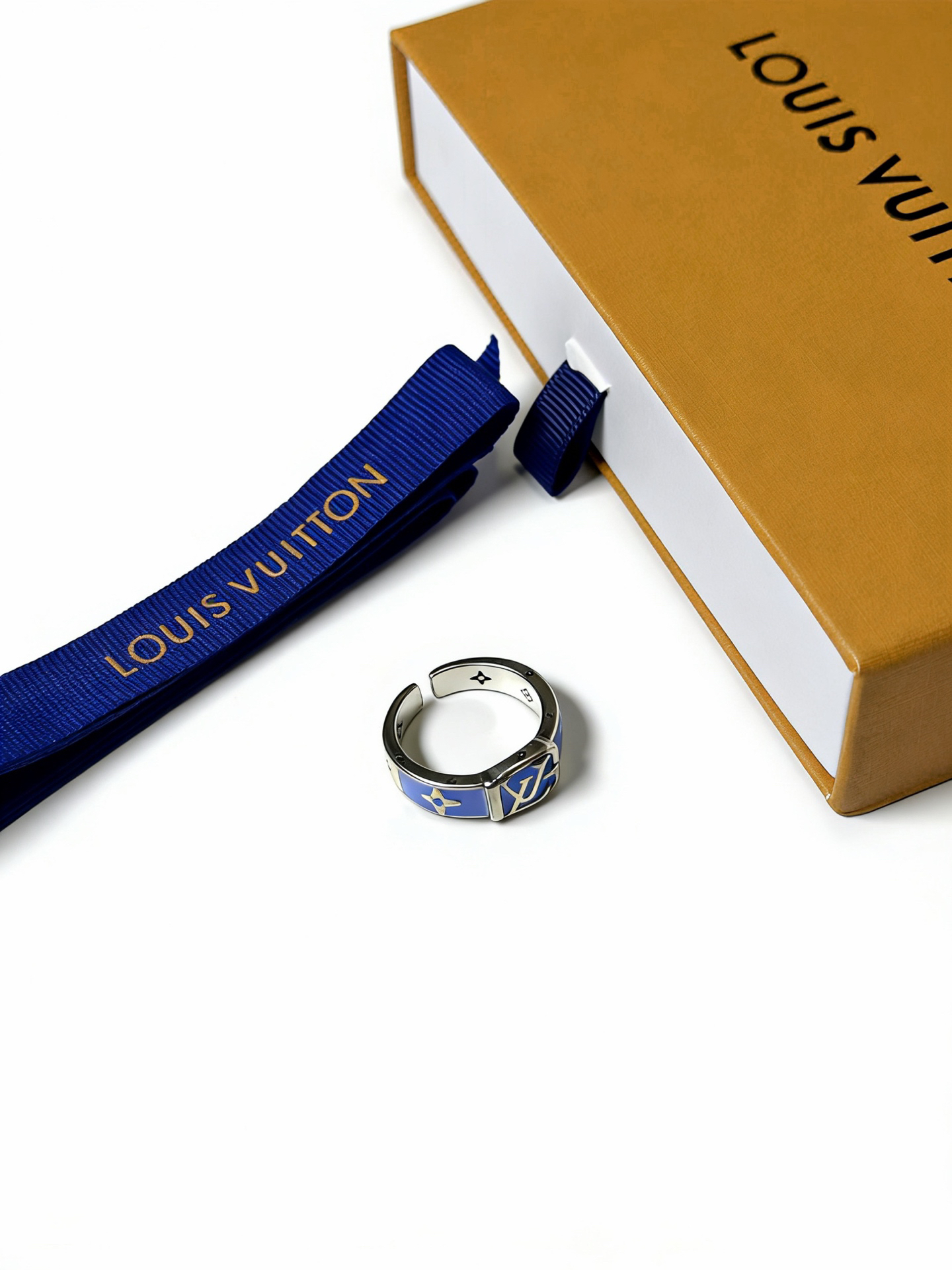 LV ring-71
