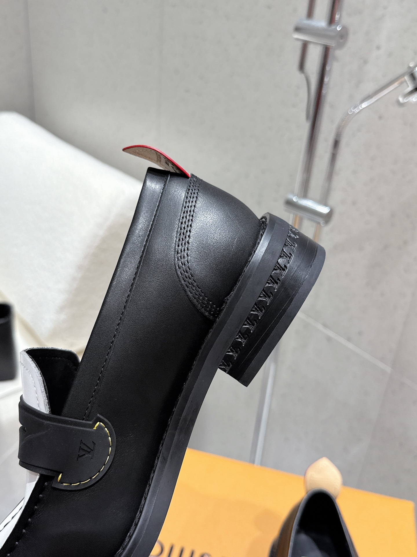 LV women's leather shoes-46