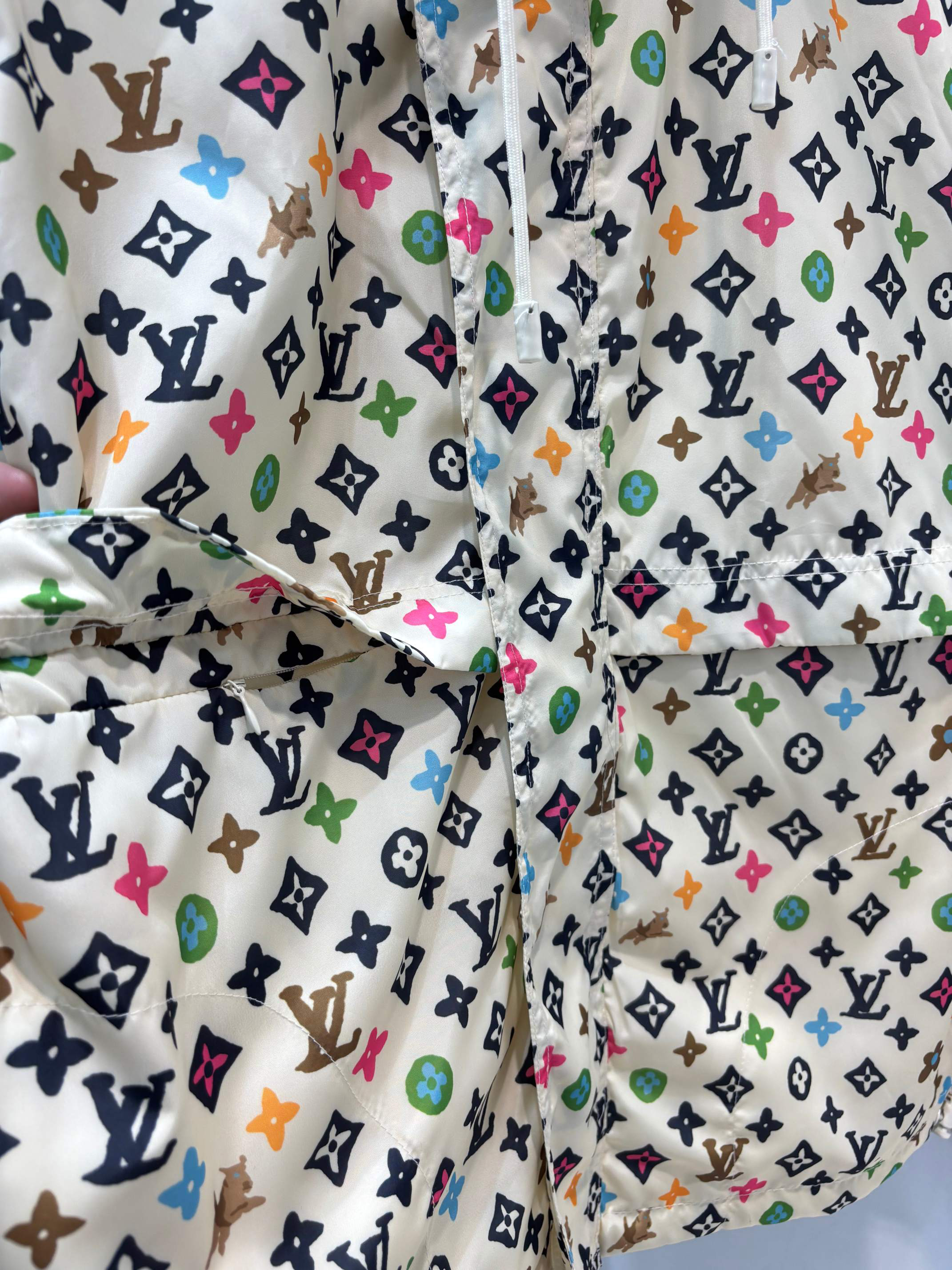 LV Clothing-330