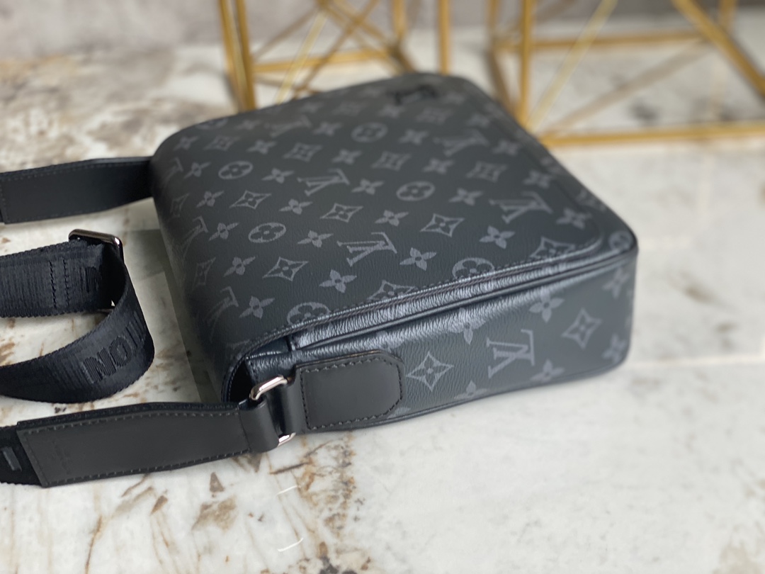 Louis Vuitton M46255 District PM Messenger Bag Monogram Medium Coated Canvas