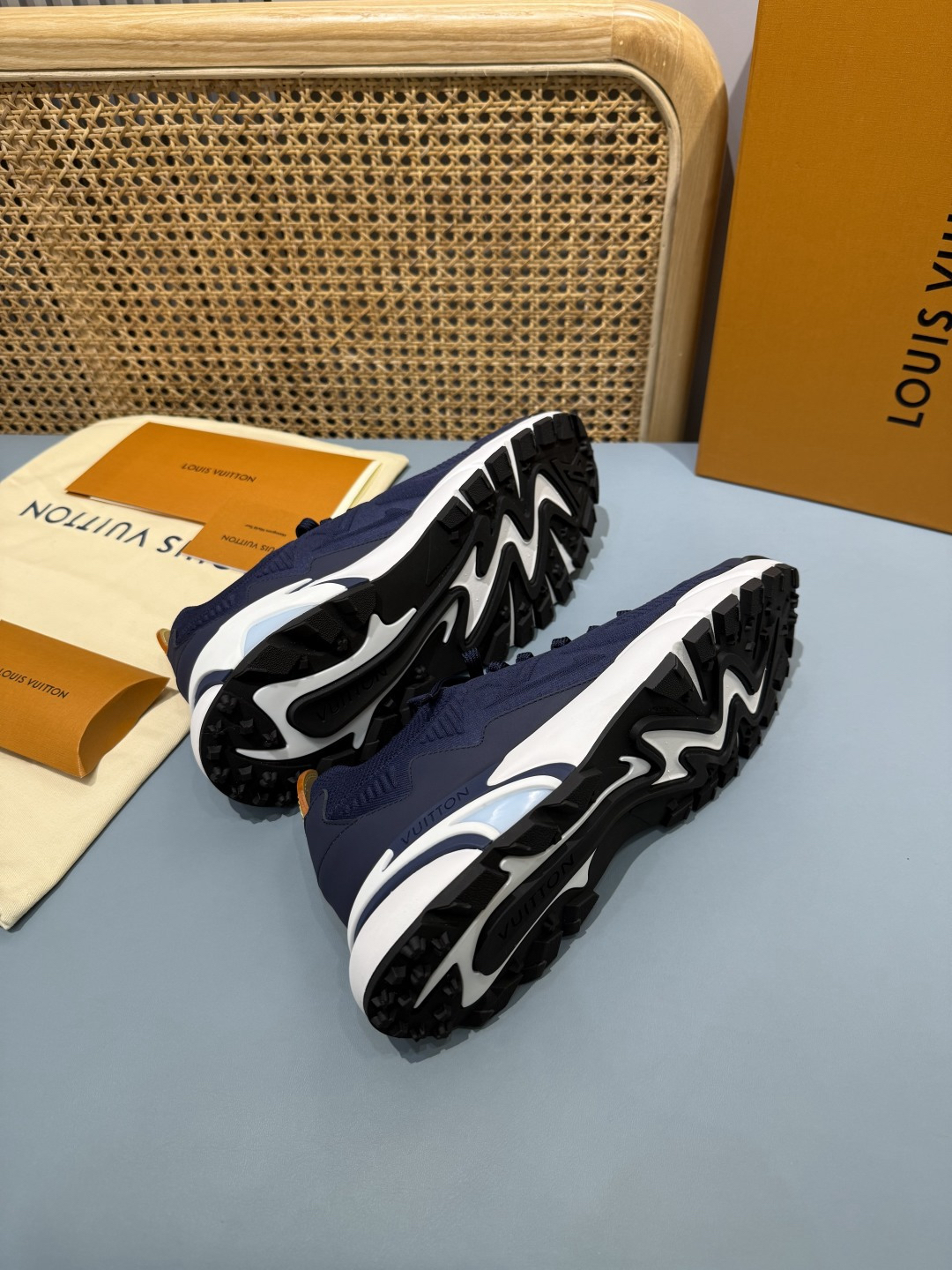 Lv Sneakers-192