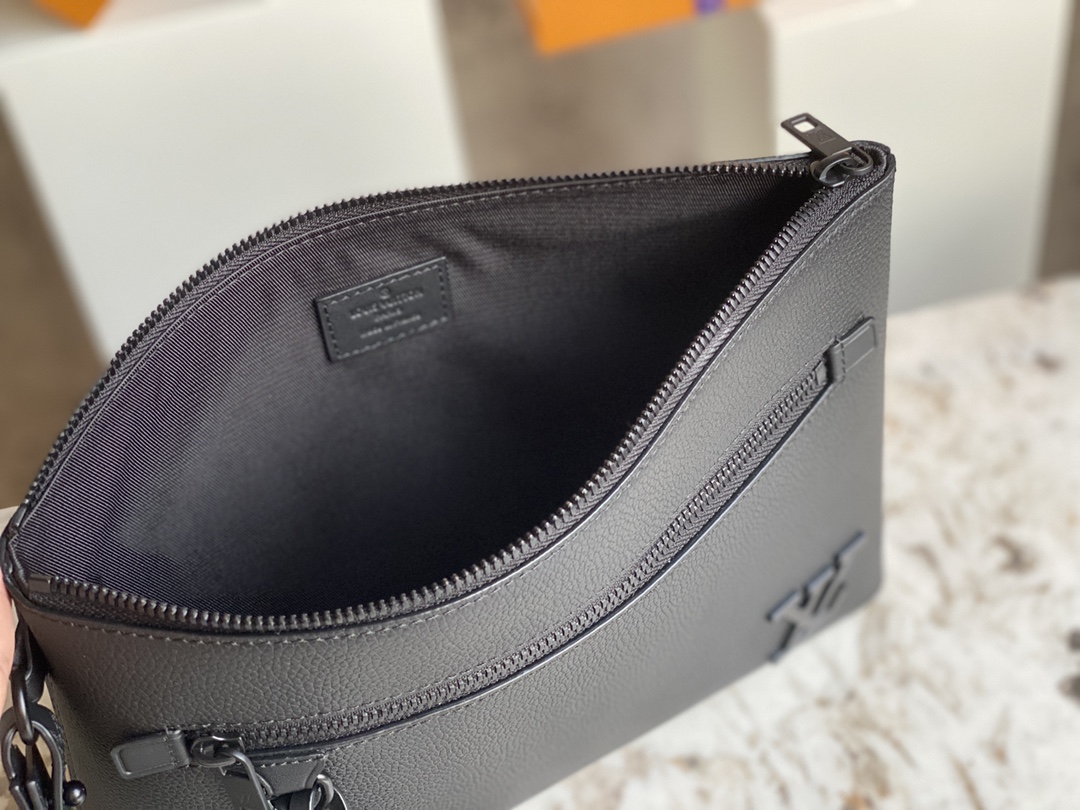 Louis Vuitton M69837 Mens Pouch LV Aerogram Cowhide Leather Black