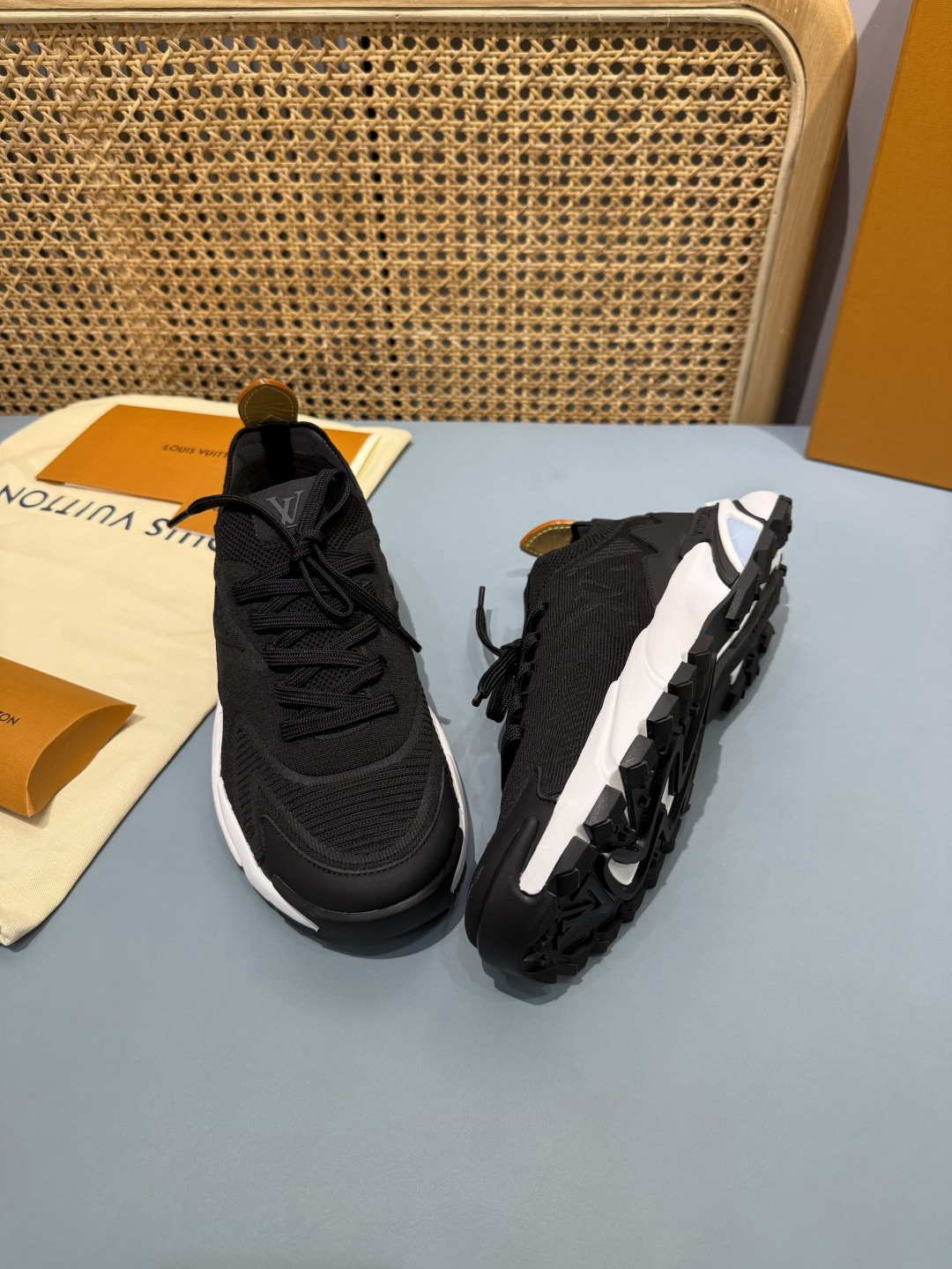 Lv Sneakers-175