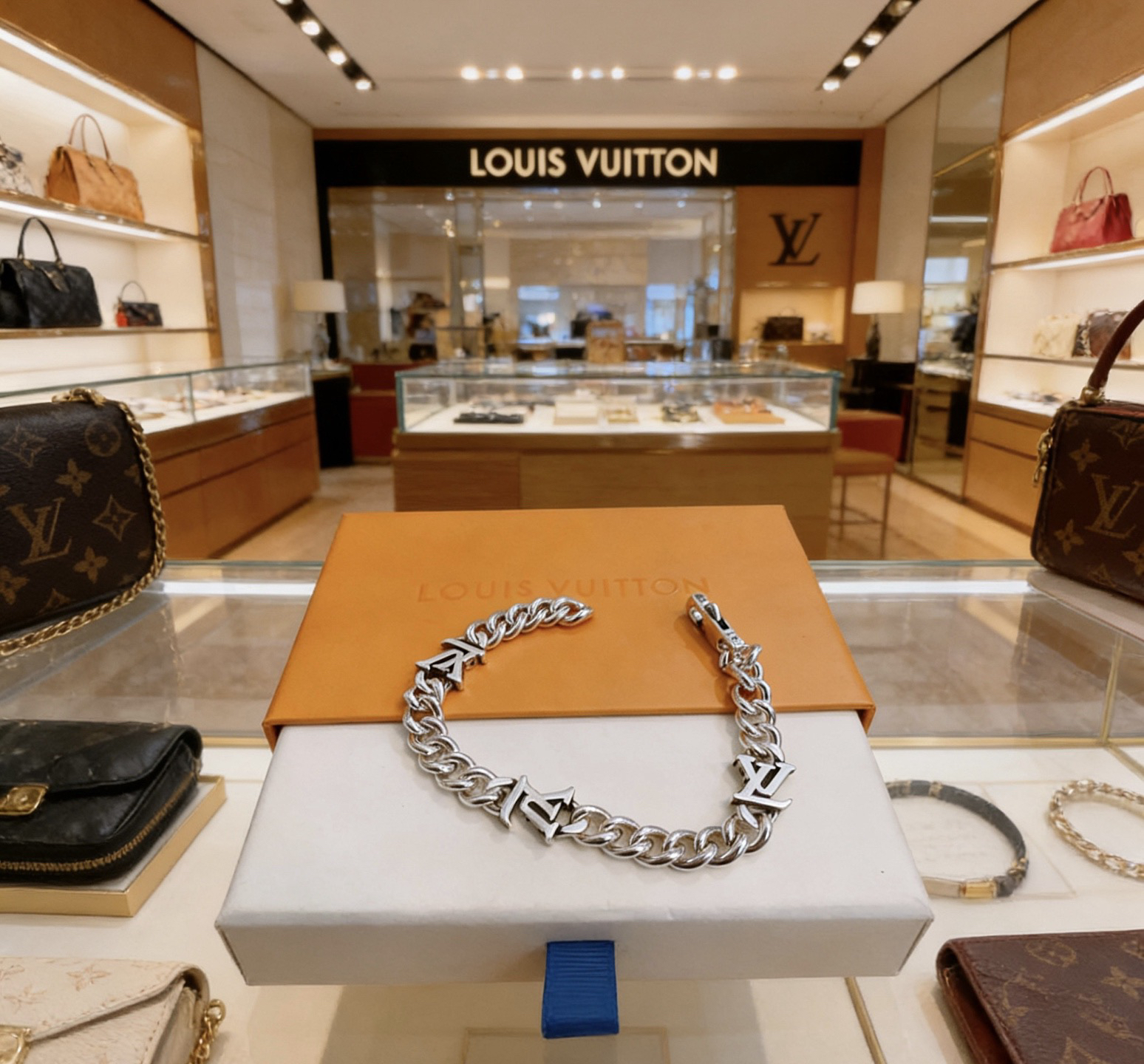 LV Bracelet-91