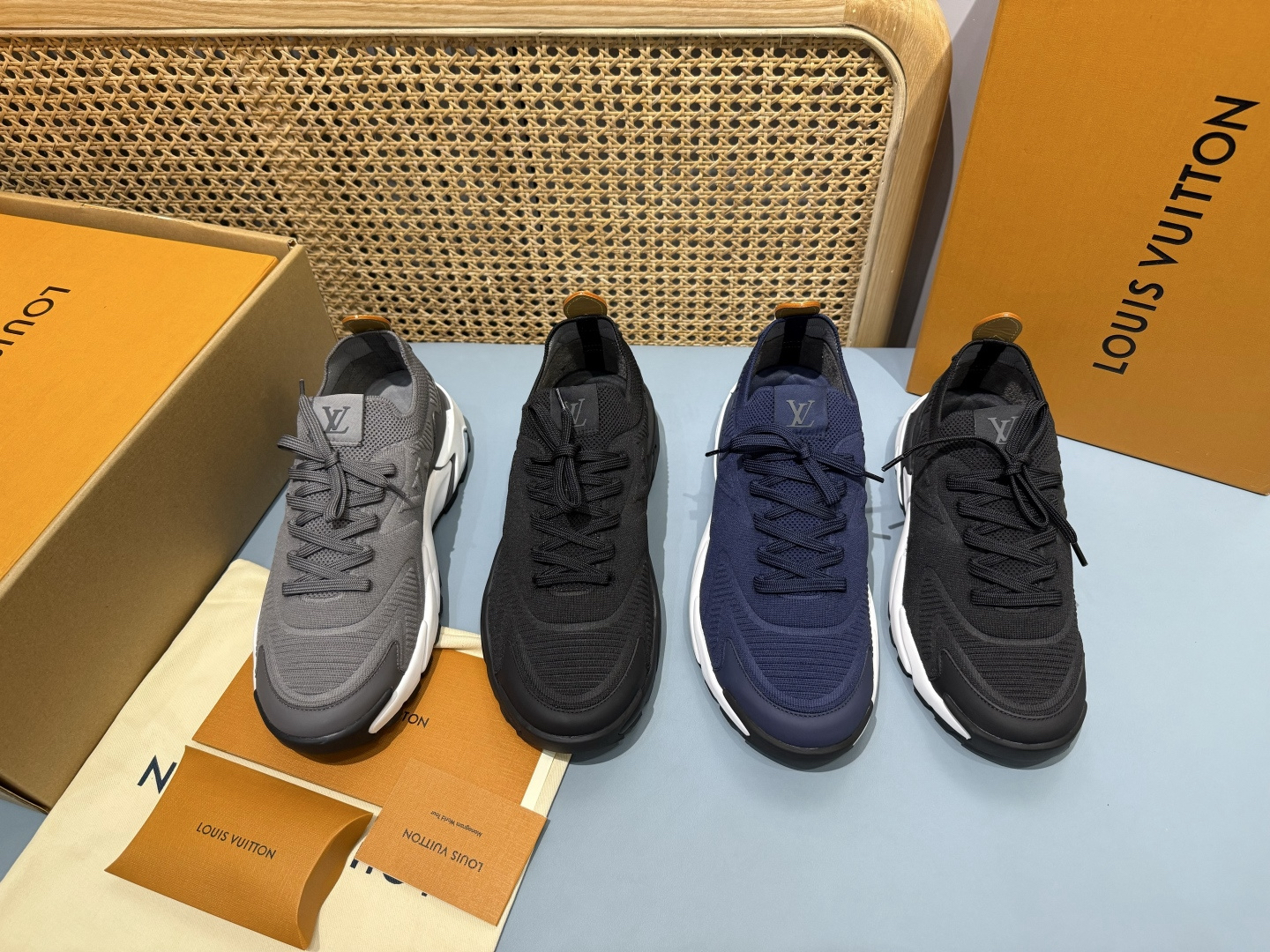 Lv Sneakers-181