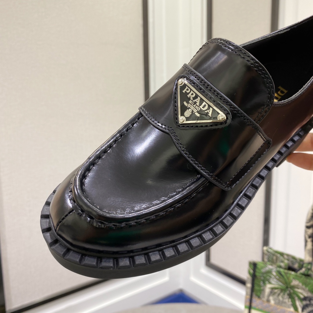 Prada women's leather shoes-31