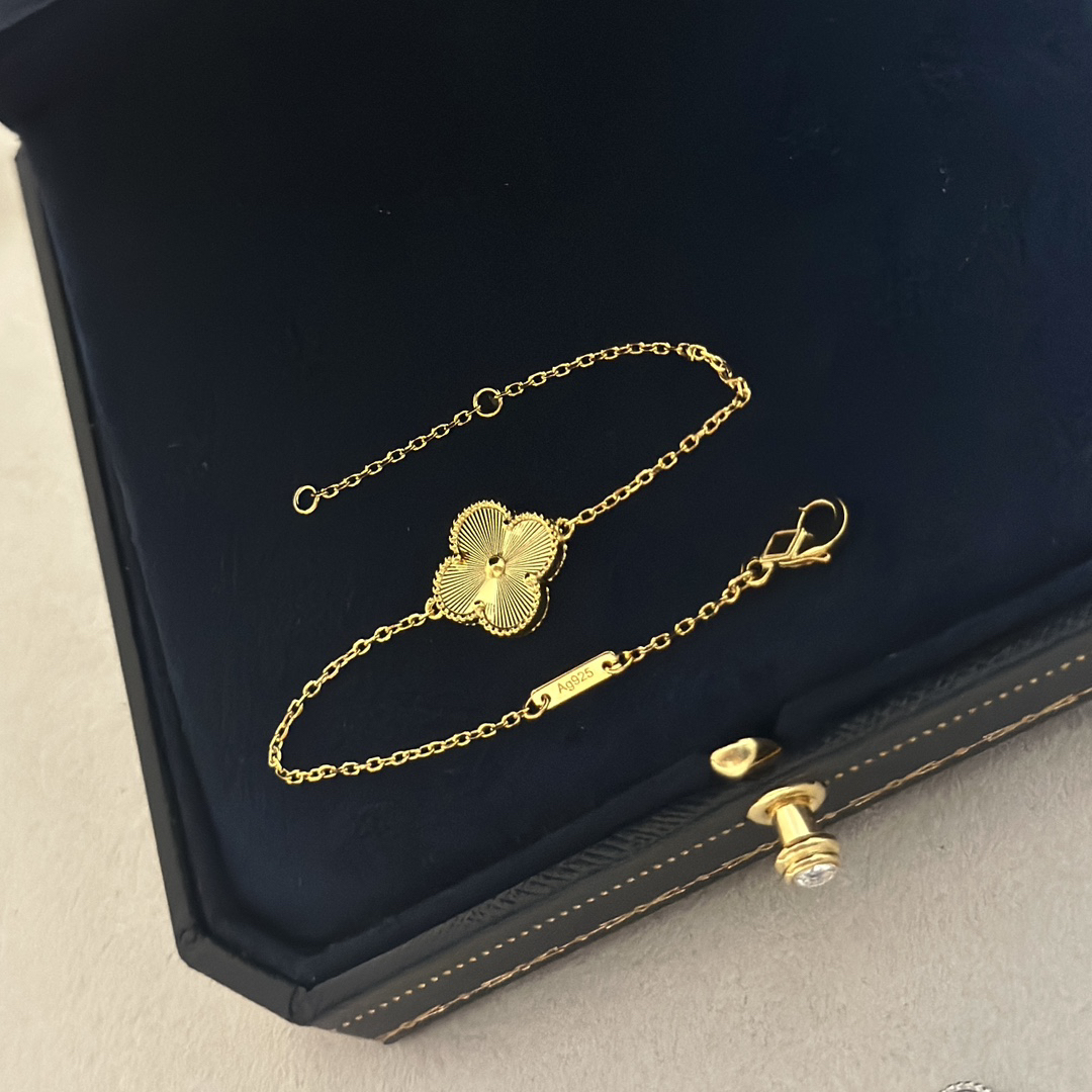 Van Cleef & Arpels Bracelet-29