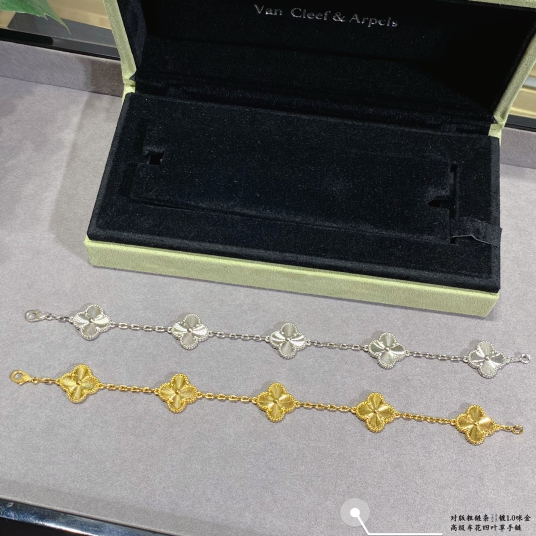 Van Cleef & Arpels Bracelet-123