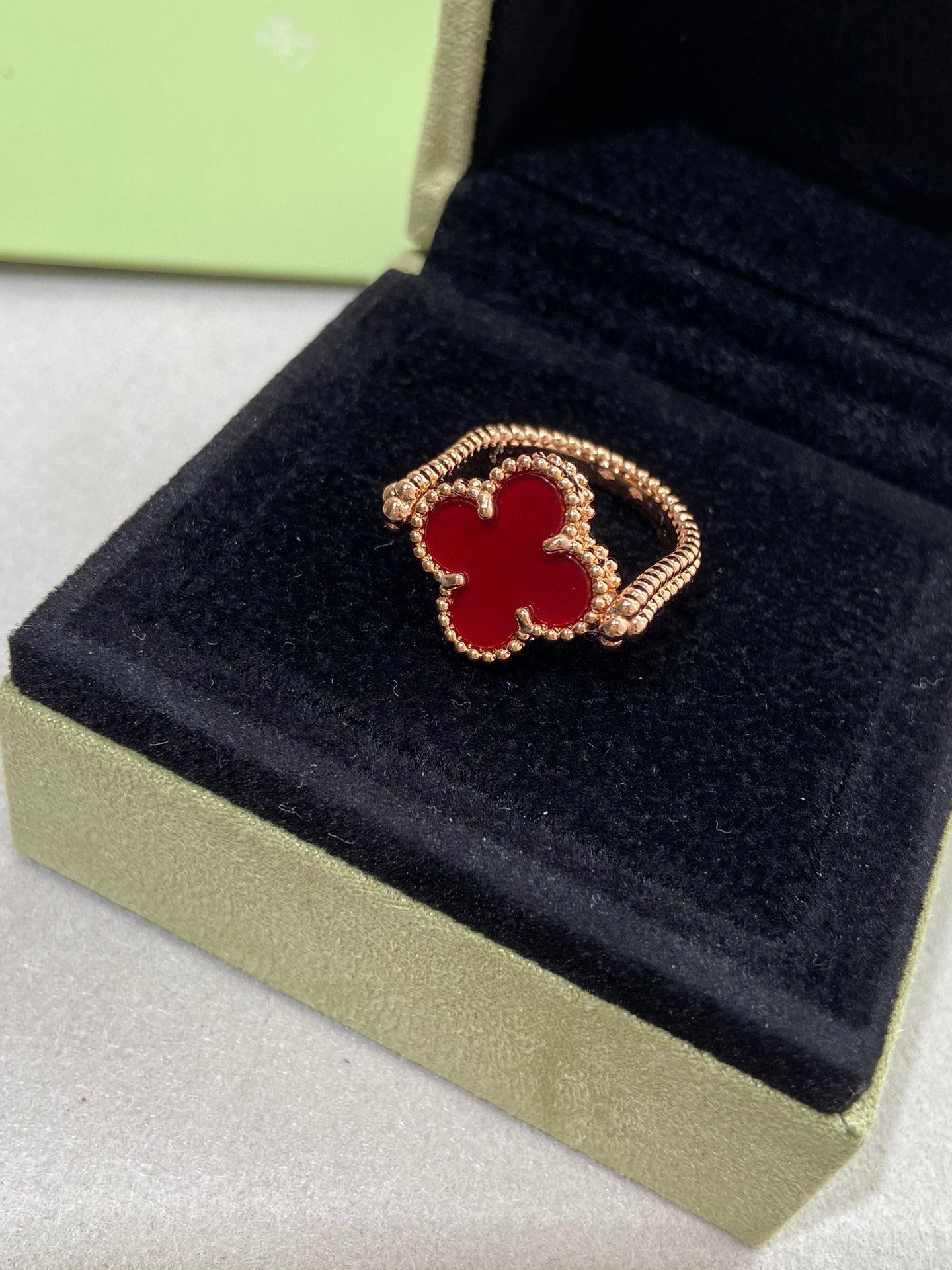 Van Cleef & Arpels ring-95