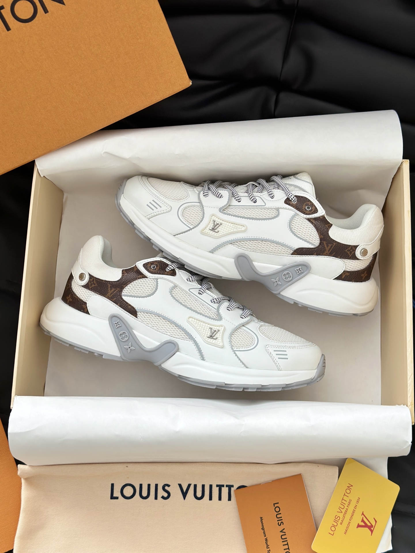 Lv Sneakers-206