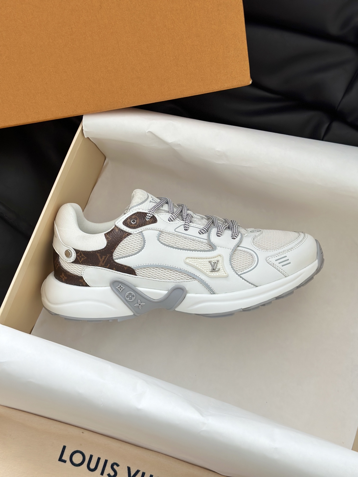 Lv Sneakers-206
