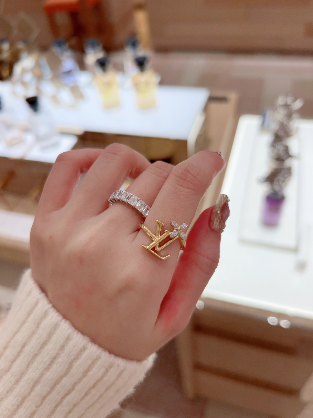 LV ring-82