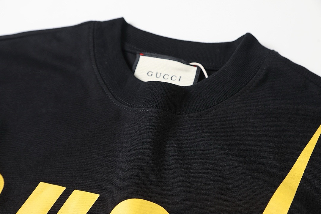 Gucci clothing-19