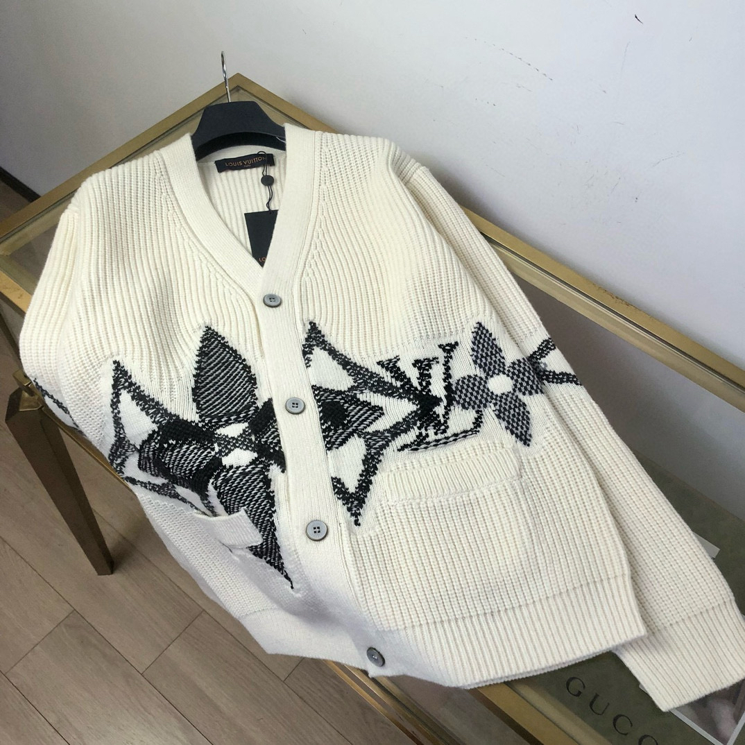 Gucci Clothing-34