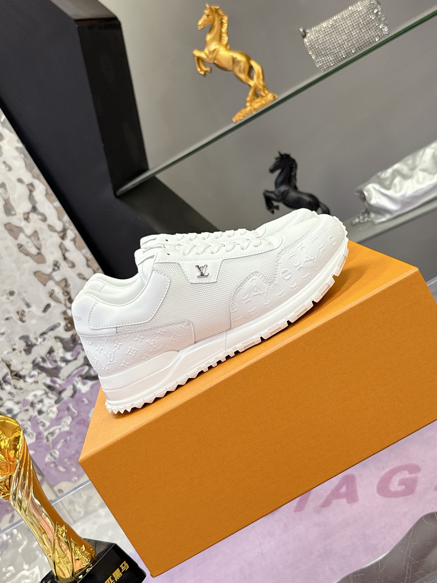Lv Sneakers-201