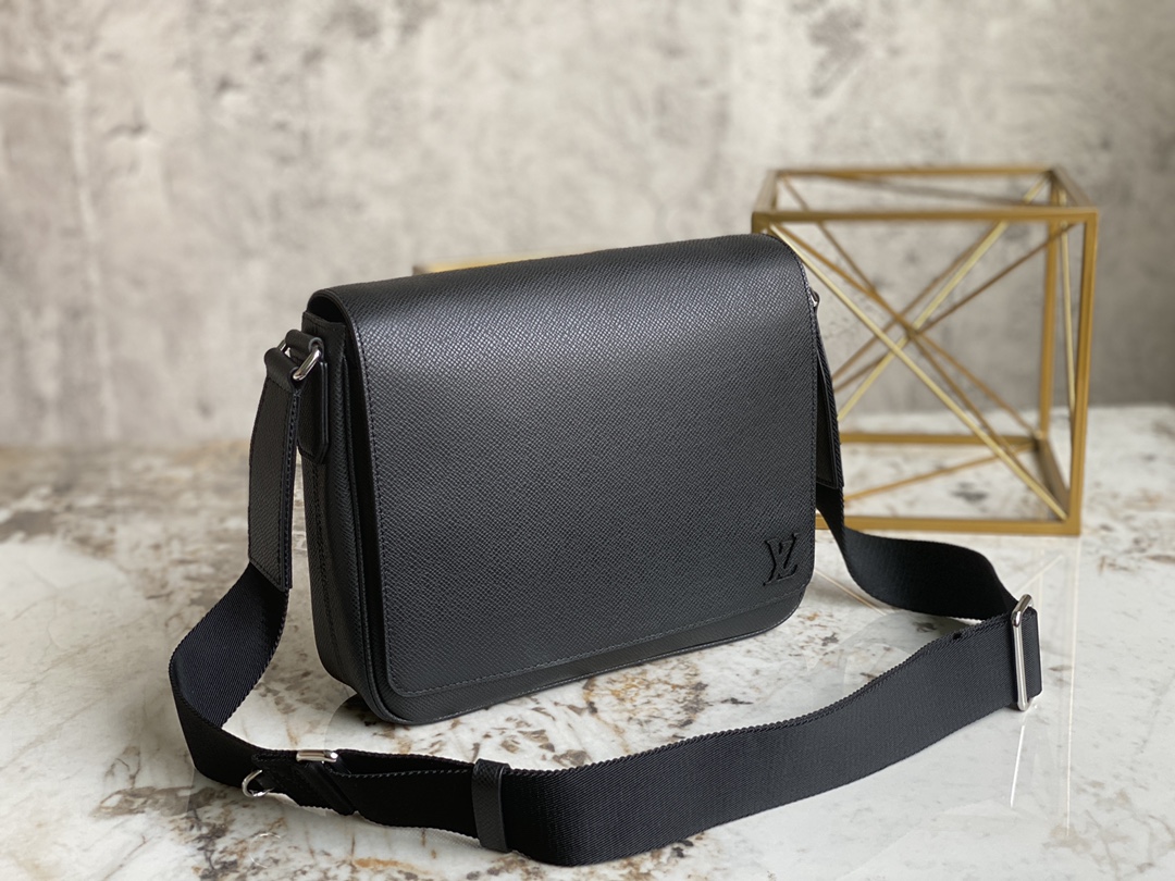 Louis Vuitton M30850 District PM Messenger Bag