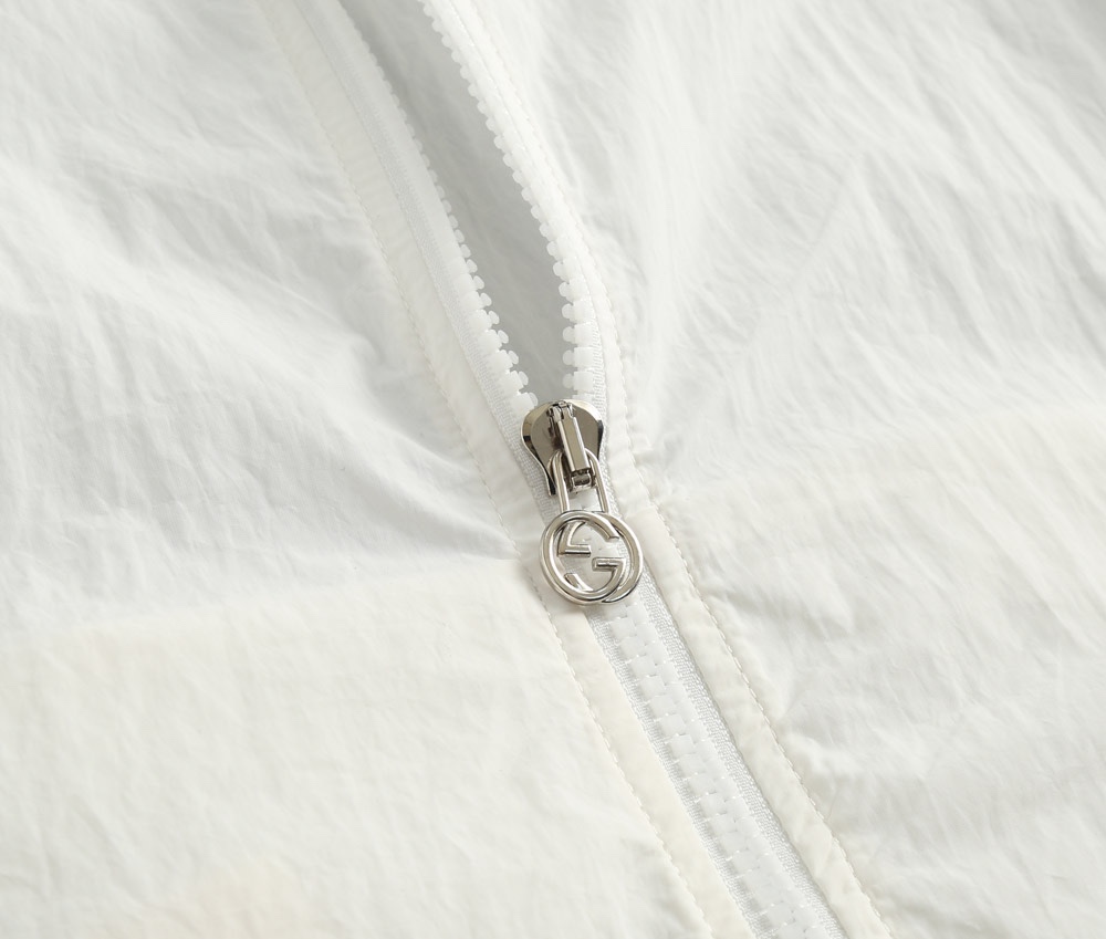 Gucci Clothing-323