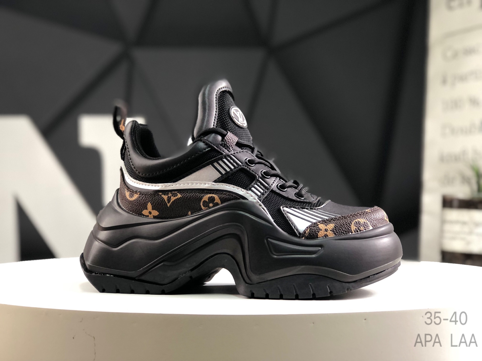 Lv Sneakers-216