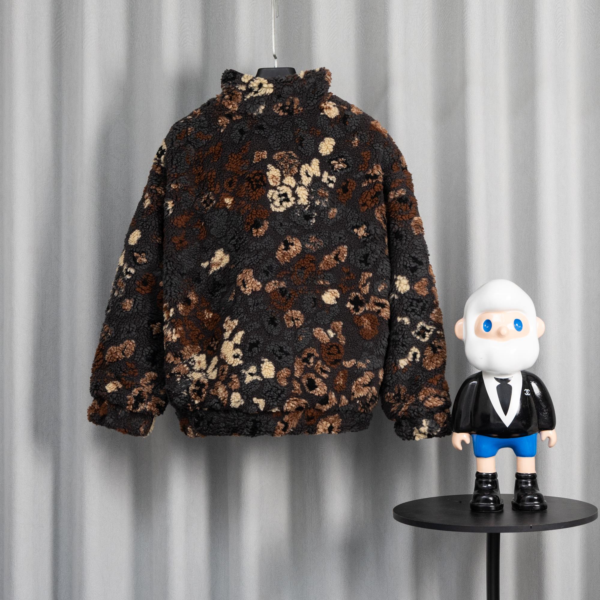 LV Clothing-278