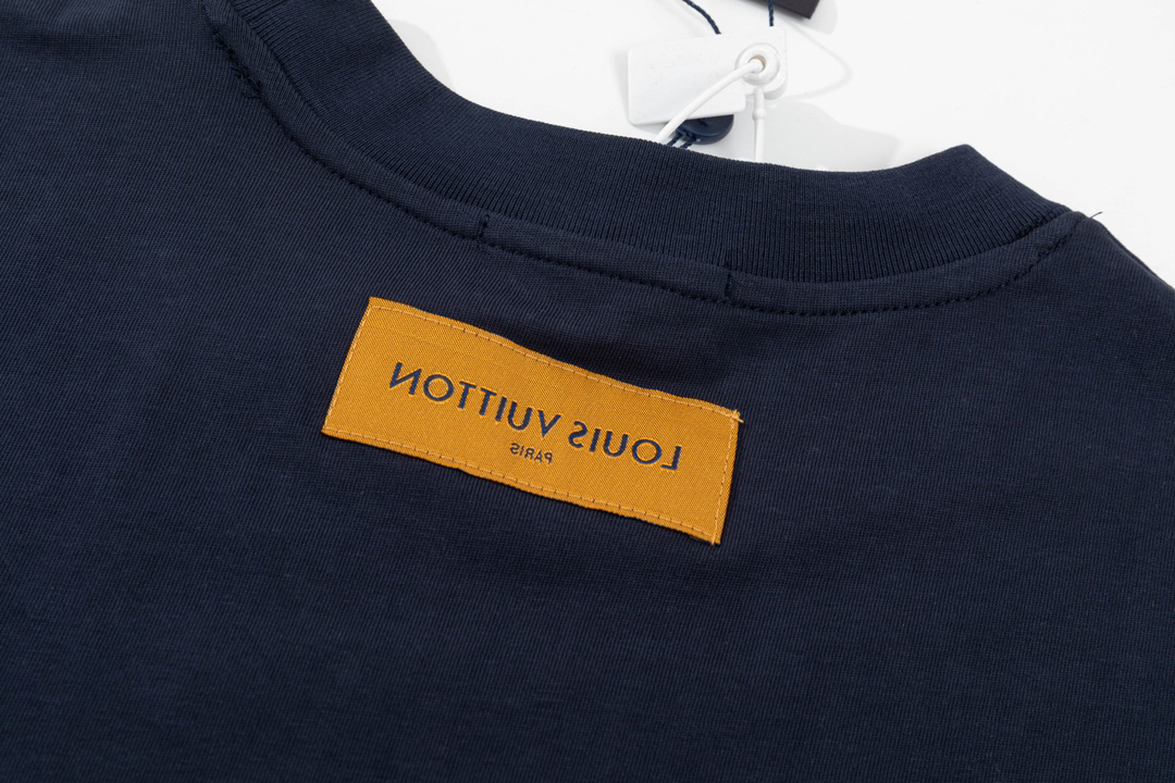 LV clothing-126