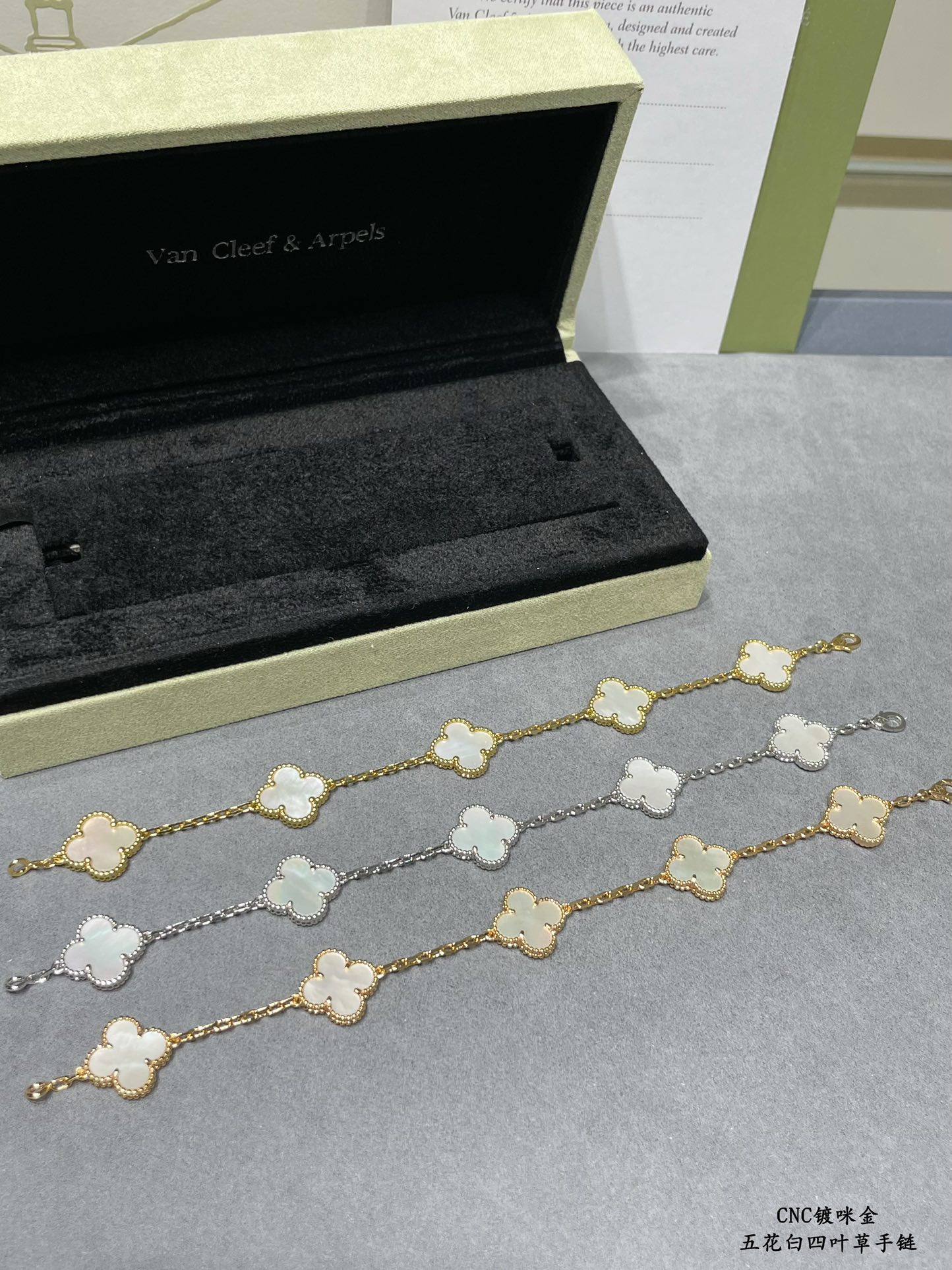 Van Cleef & Arpels Bracelet-102