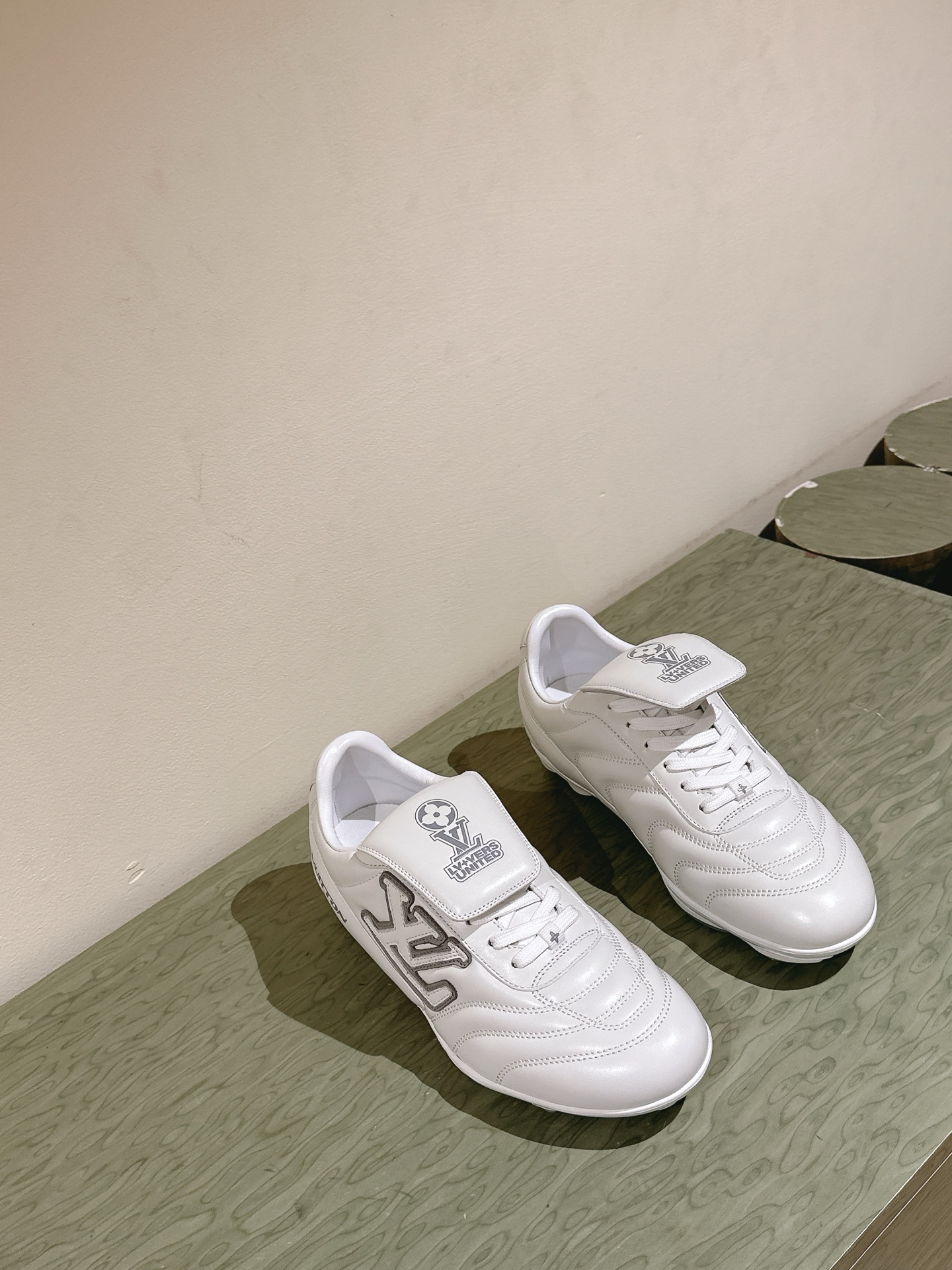 Lv Sneakers-238