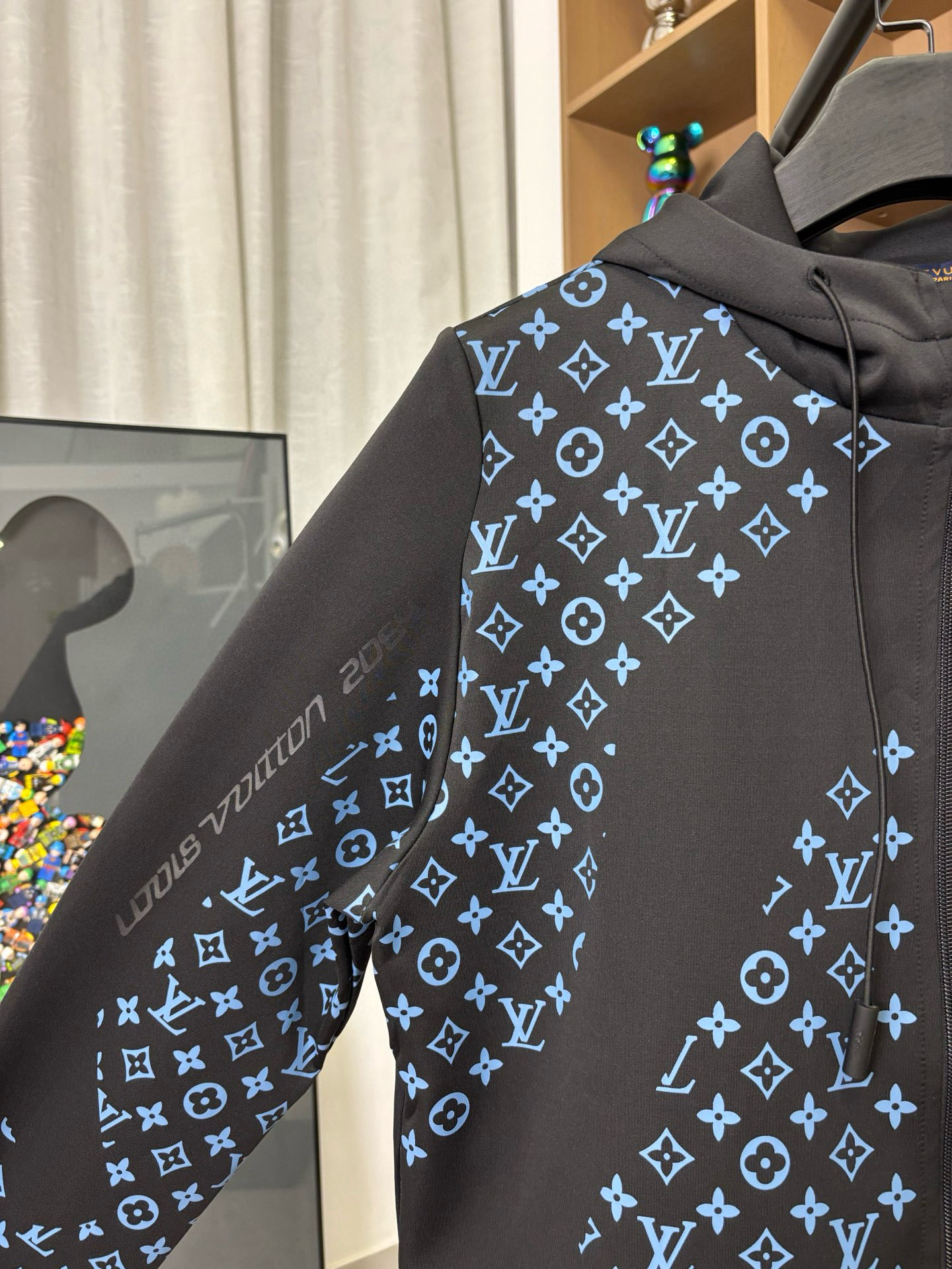 LV Clothing-305