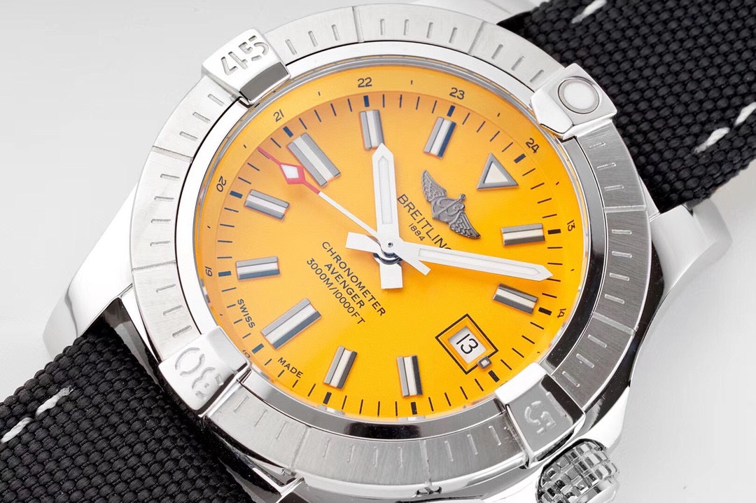 Breitling Avenger A173283A1I1X1