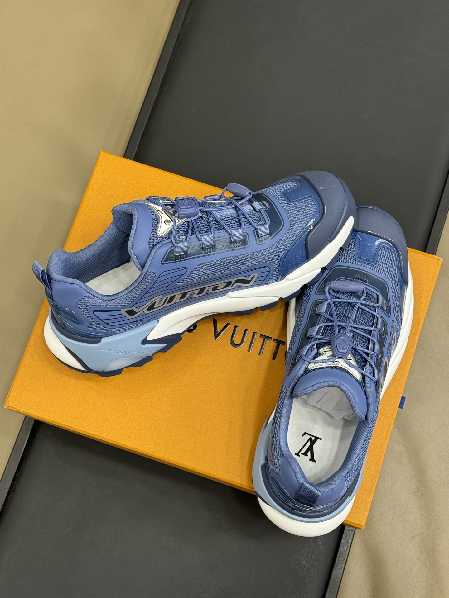 Lv Sneakers-211