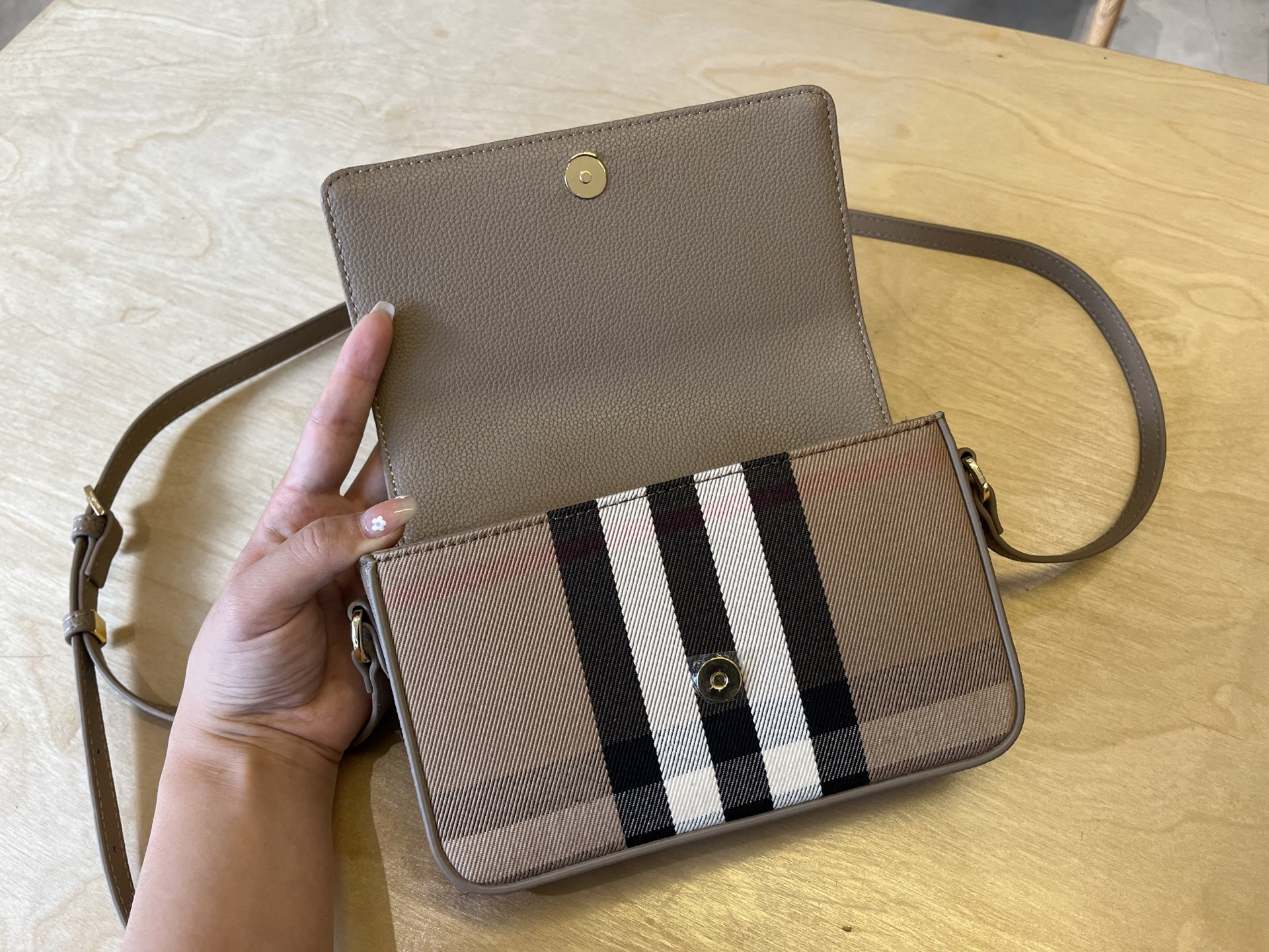 Burberry bag-133