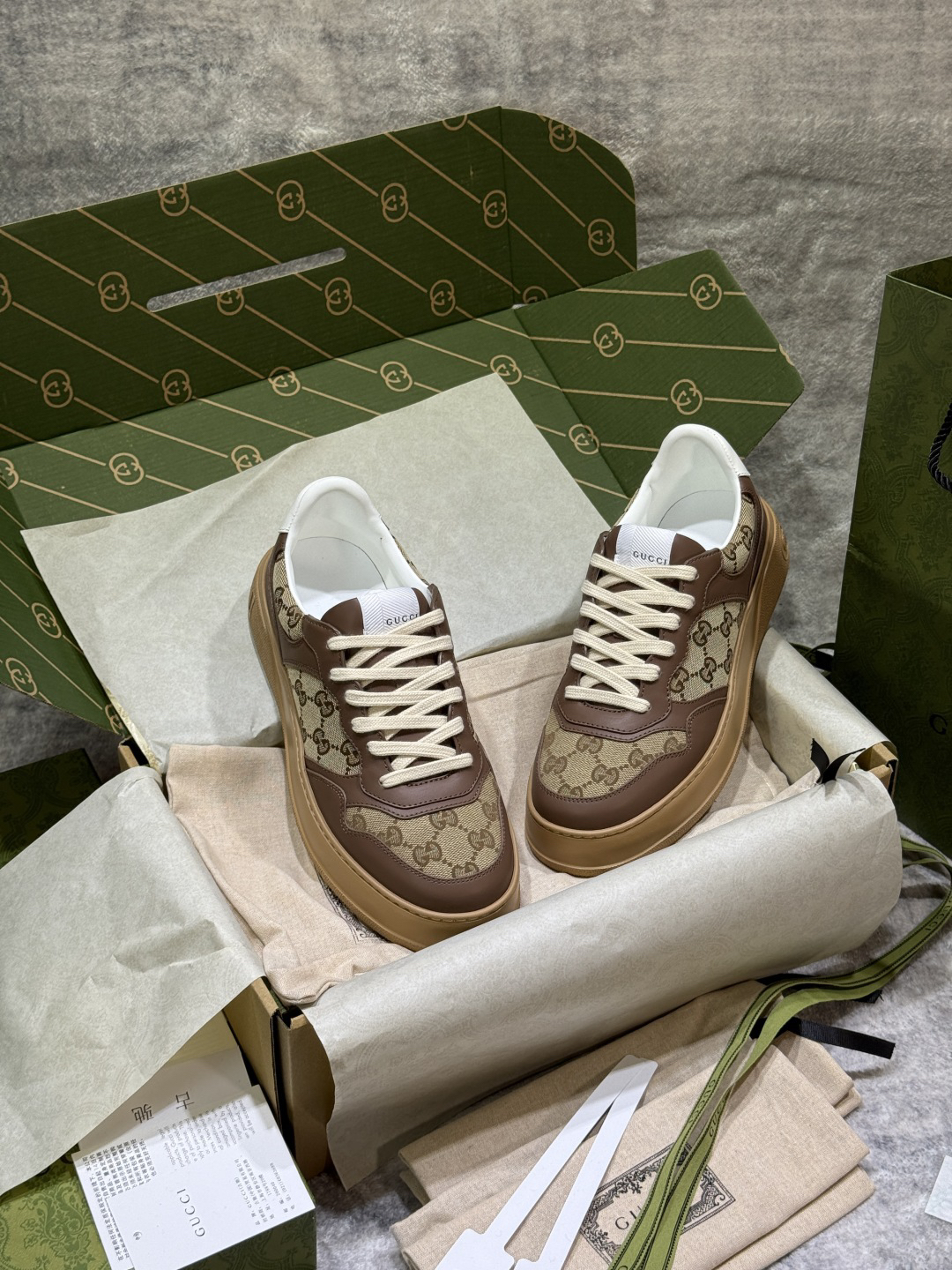 Gucci Sneakers-159