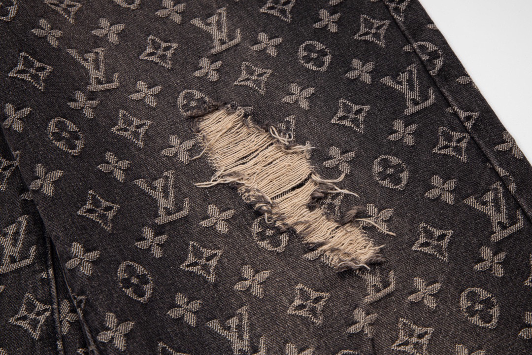 LV clothing-41